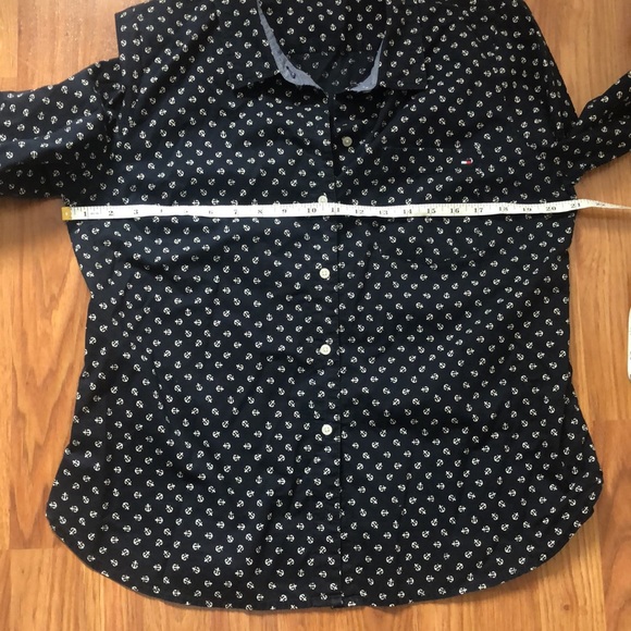 Tommy Hilfiger Anchor Long Sleeve Roll Tab Button Down Blouse Sz L - Picture 6 of 8